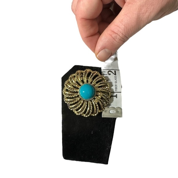 50mm Substantial Gold Tone Domed Wreath Flower Faux Turquoise Bead Brooch Pin - Picture 6 of 7